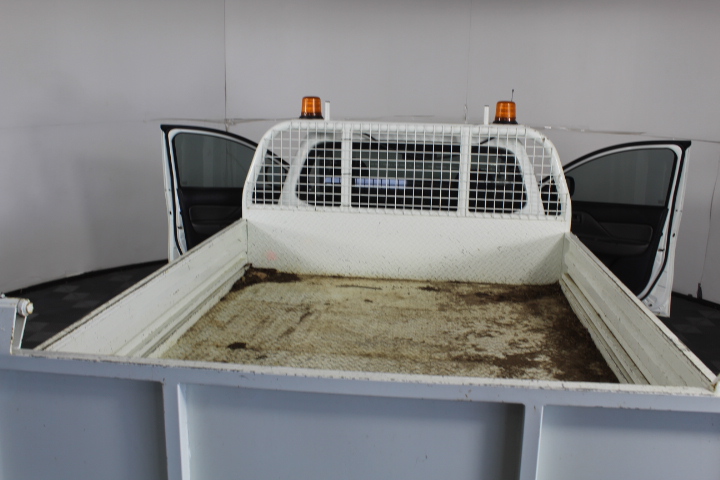 BULK PACK - 10 x 5mm Christmas Earrings (5 x Green, 5 x red) Gift Idea