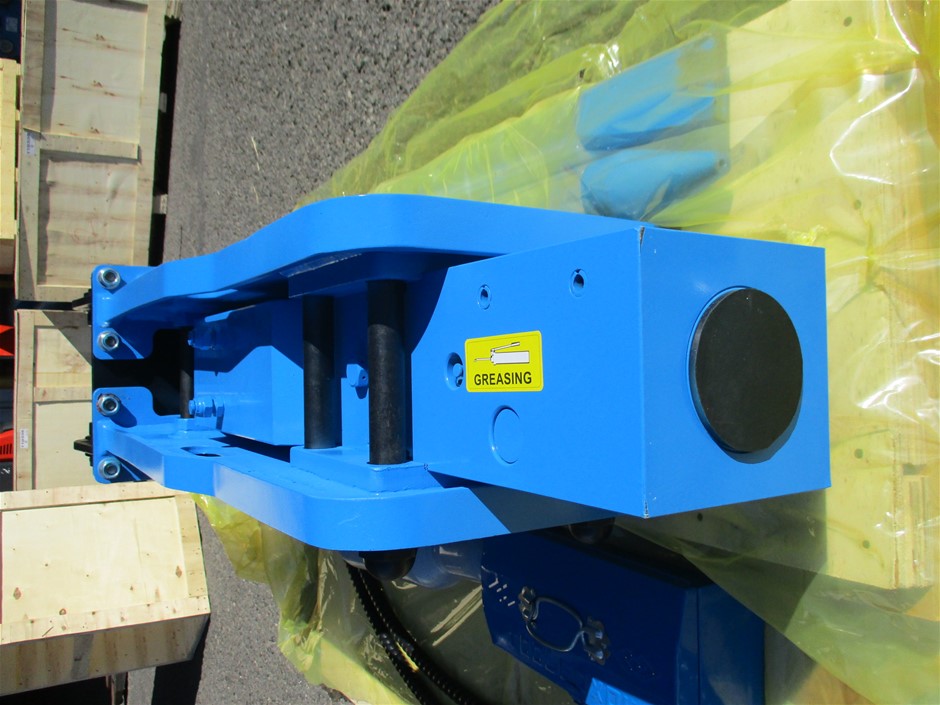 COOPER & CO. HOMEWARES Remy Steel Bar Cart with Glass Rack, Black.