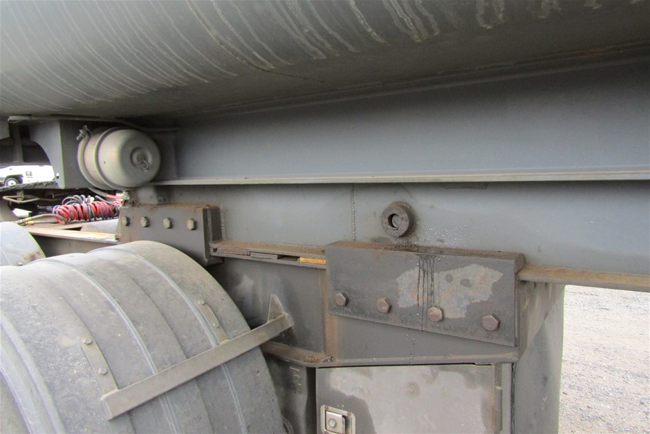 NEW BALANCE Women's 857 Cross Training Shoes, White/ Blue, Size: 9 US Wide.