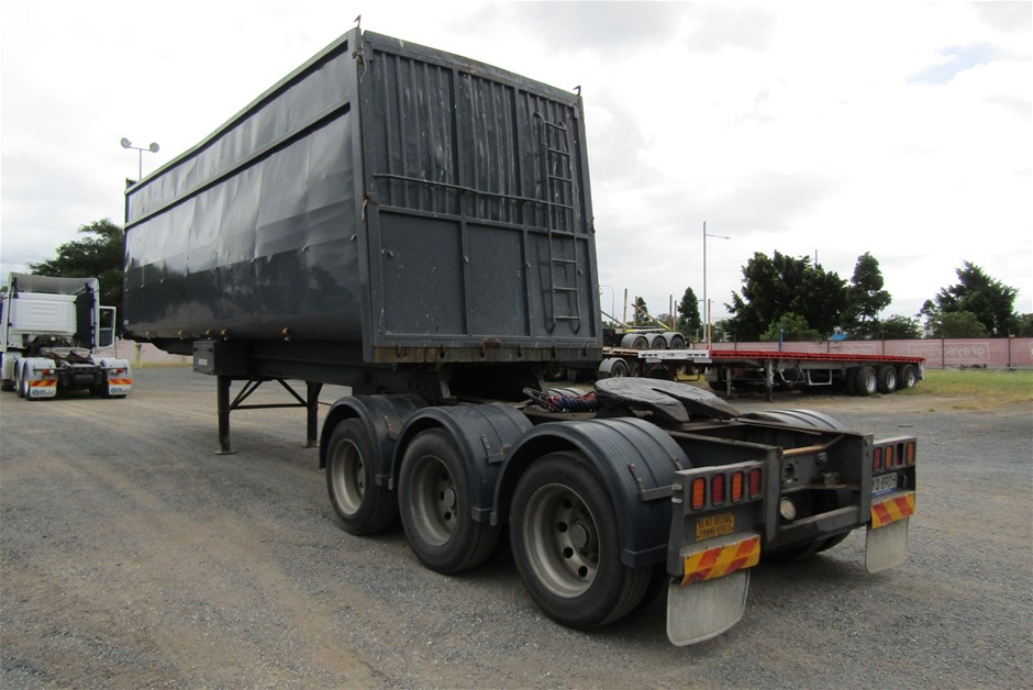 SIKU Mercedes Benz Truck with Bulk Container - 1:50 Scale