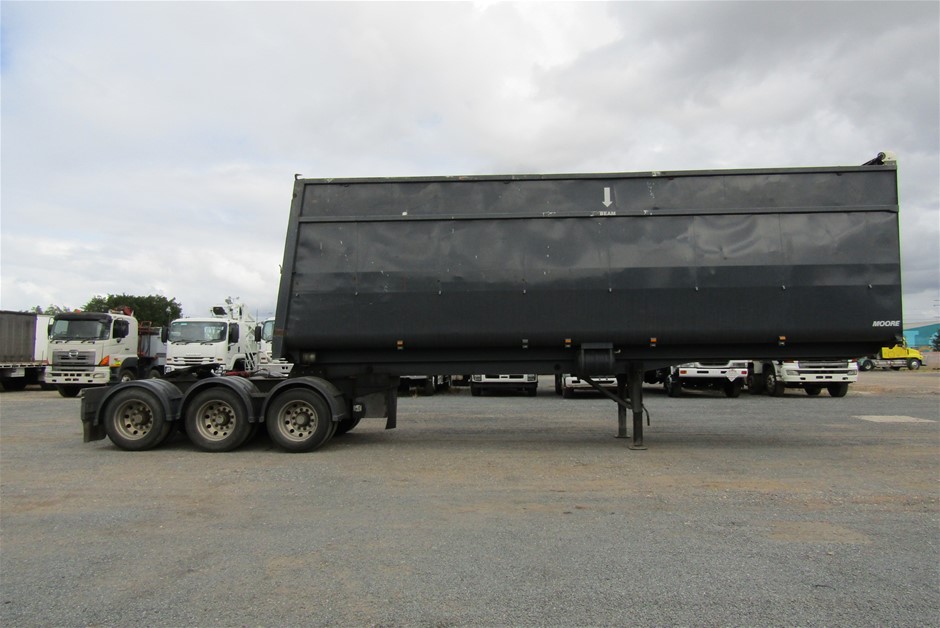 TRANSFORMERS Legacy Evolution: Leader Class Transmetal II Megatron.