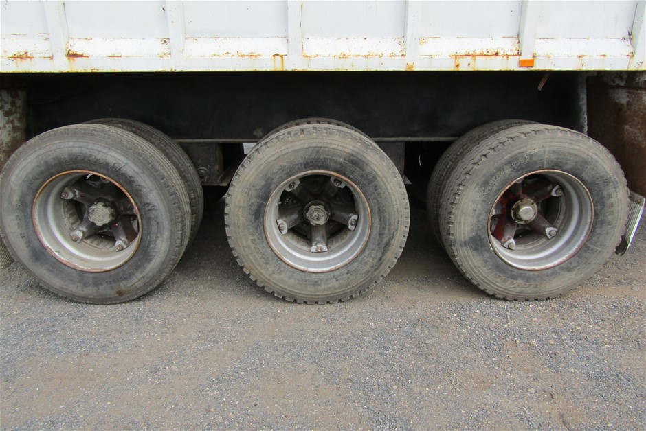 SIGNATURE Mens Premium Golf Left Gloves, Medium, 4 Pack. NB: Damaged packag