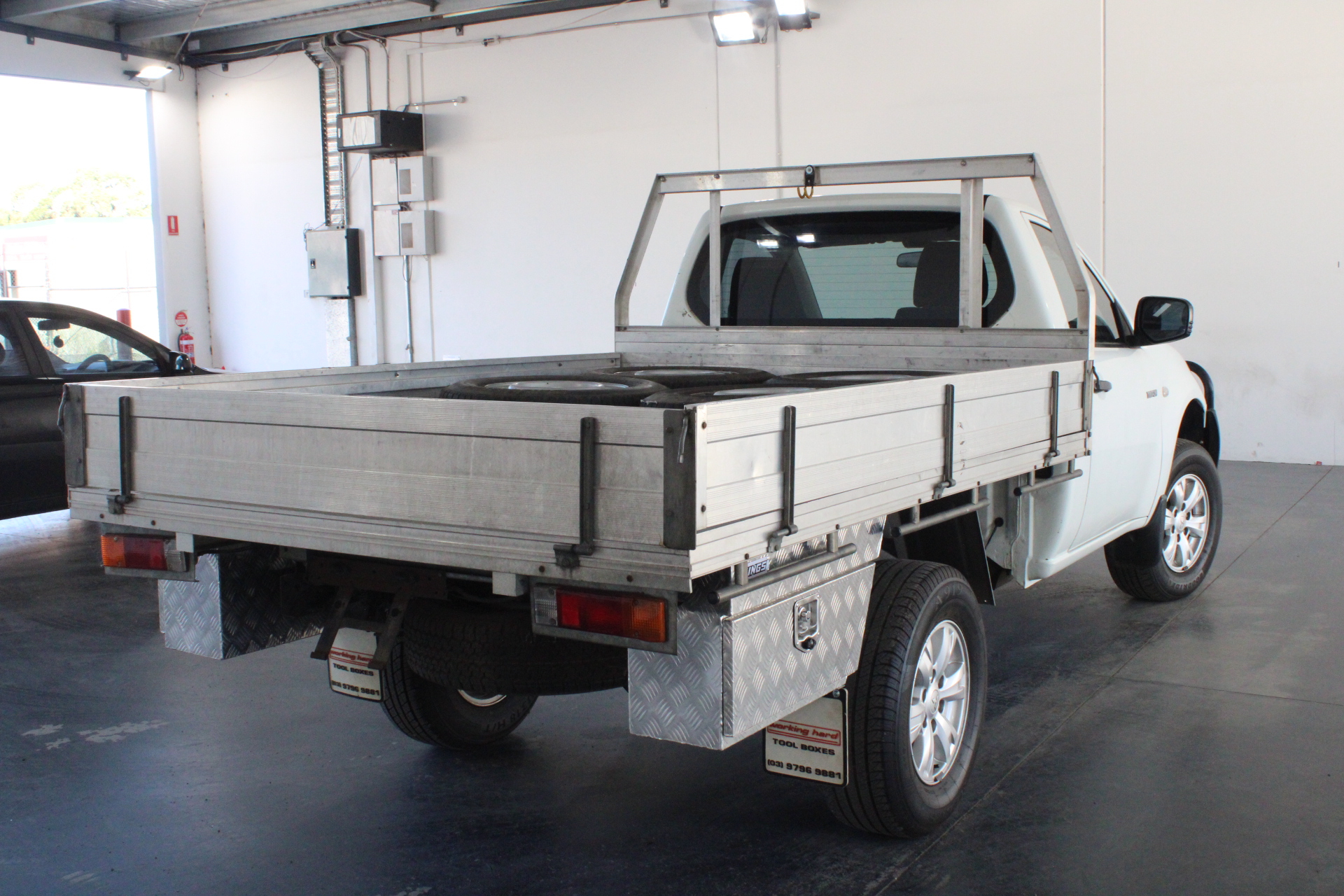 <p>Assorted 4Lt Tins of Paint</p>