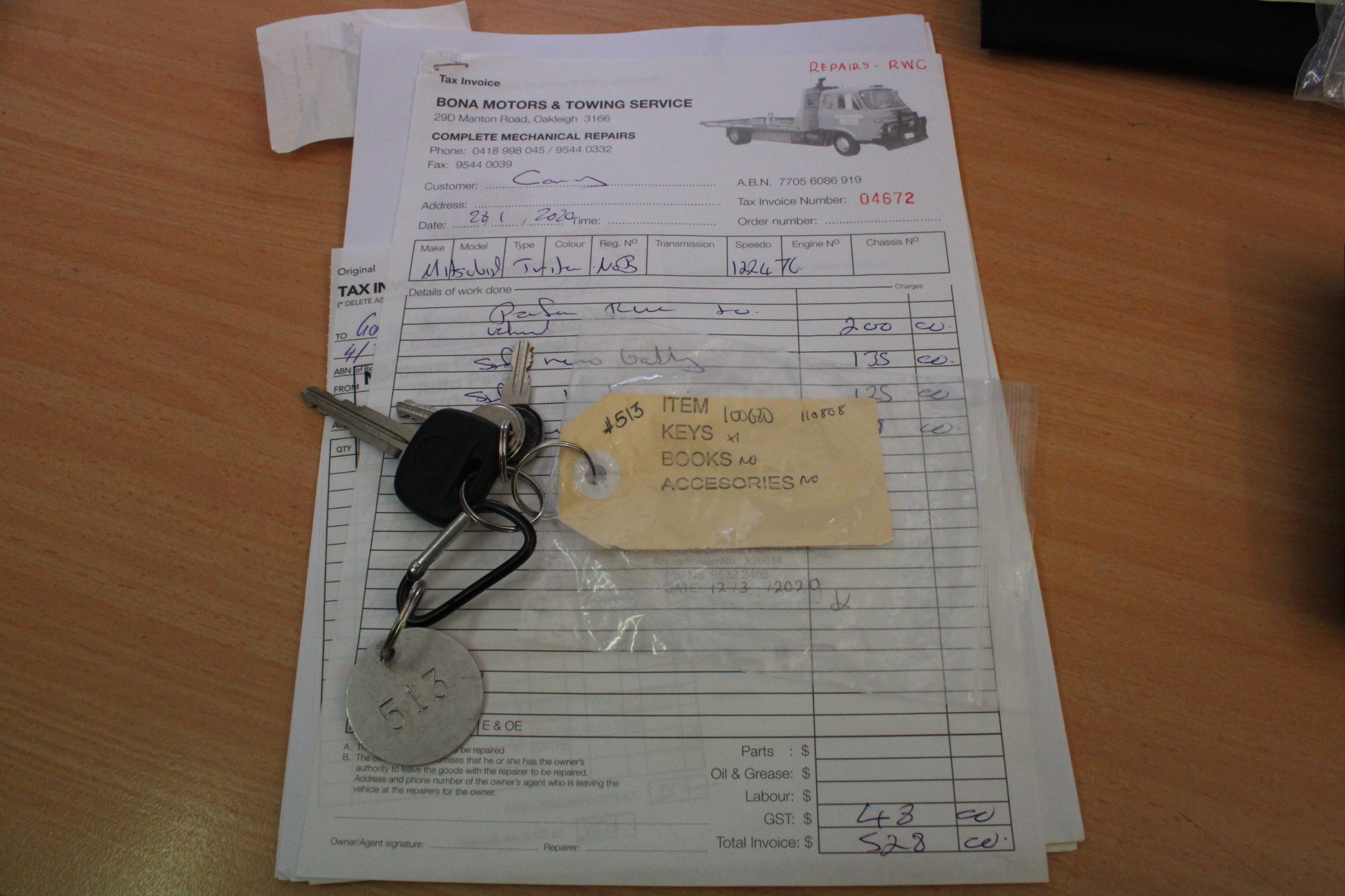 <p>Assorted 10Lt Tins of Deck Stain</p>