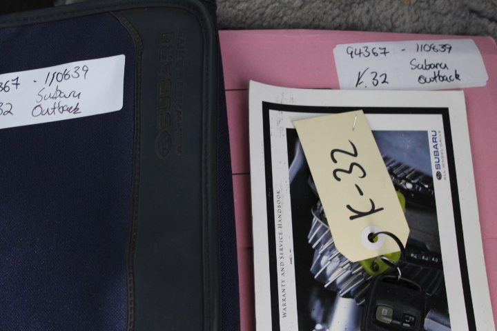 <p>Assorted 2Lt Tins of Paints</p>