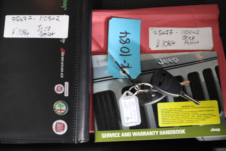 Designer Green Round Stud Earrings in Silver