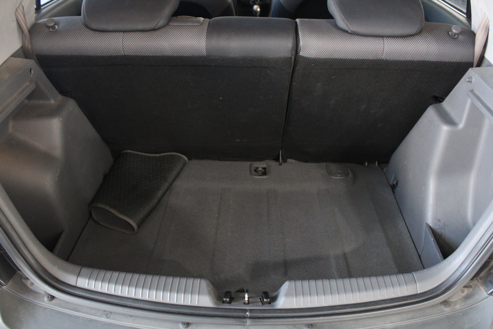 <p>5 x Assorted Desk And Ceiling Brackets </p>