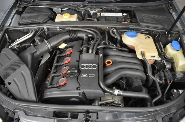 2 x DeWALT 14-30mm 1/4" Hole Saw Arbors.