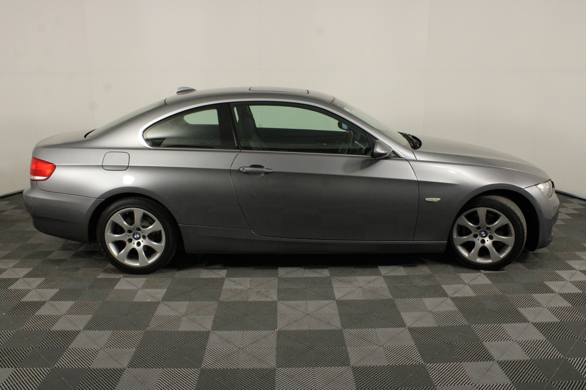 DeWALT 18V 5.0Ah XR Li-Ion Cordless Slide Battery. NB: Not in Original Box.