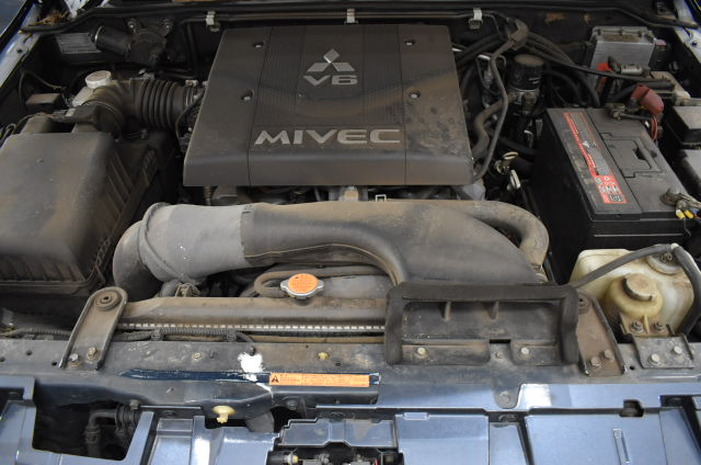 LEVITON 2643 30 Amp, 480 Volt, NEMA L8-30R, 2P, 3W, Locking Connector, Indu