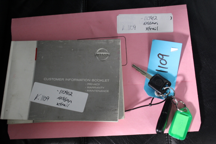 10mm White Pearls with Flower Jade Gemstone Necklace