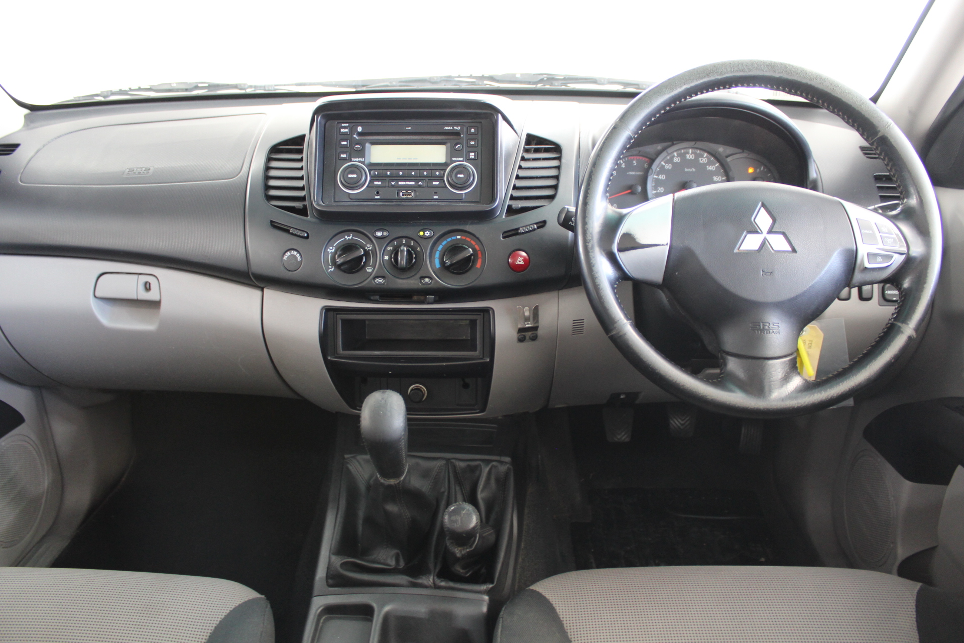 1.87ct a Pear cut Sapphire With AIG Cert. & 0.45ct 30 Stones Round Dia.