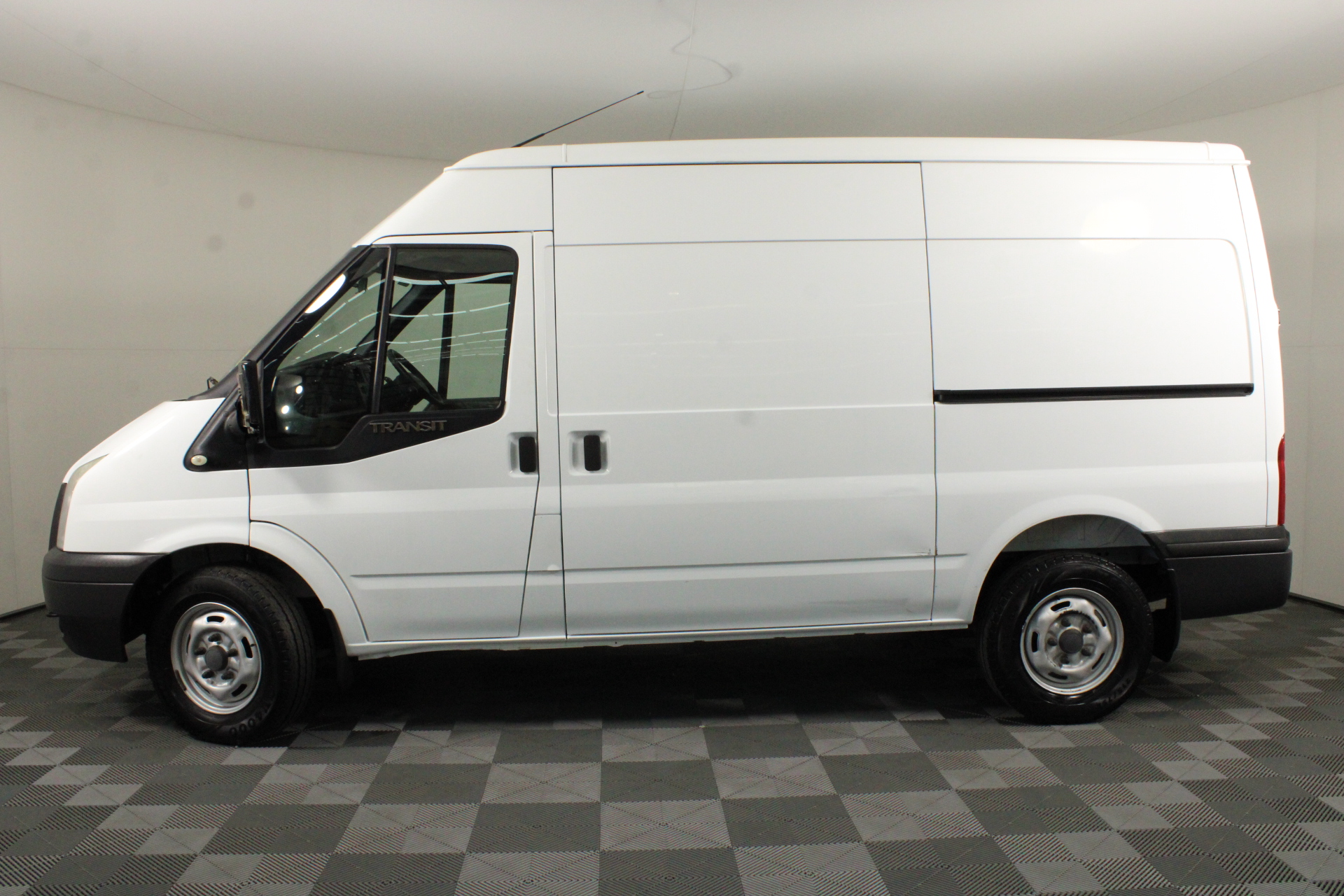 8mm Grade A Moonstone Gemstones Beaded Bracelet