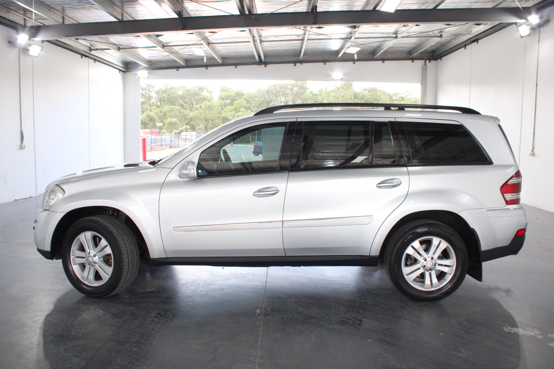 6mm Gorgeous Howlite Gemstones Beaded Bracelet.