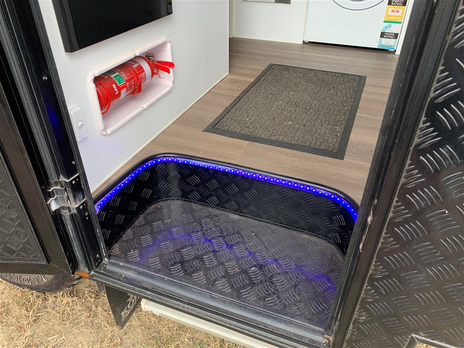 1 OZ 1948-215 FX, The First Holden Coin/token in 999 Fine Silver