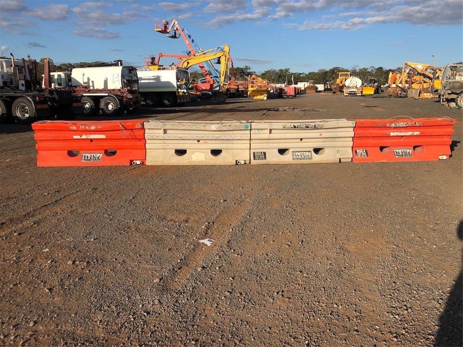 <p>Pool Table & Accessories </p>