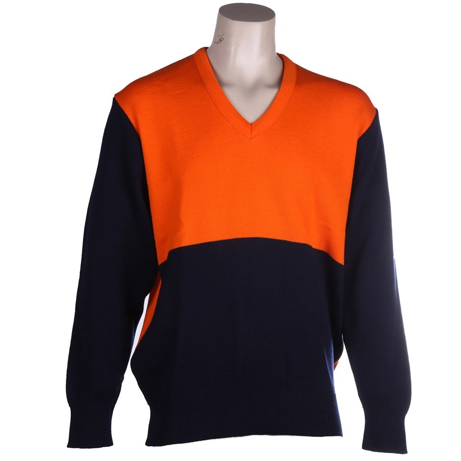 Black Lucky Leaf Necklace in Gold