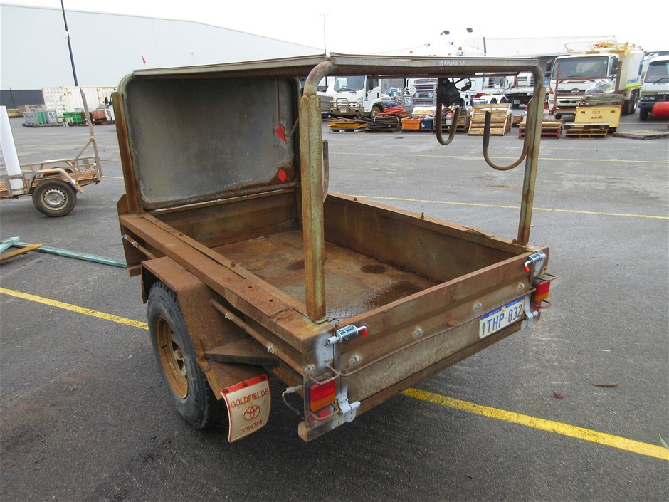 HolySmoke The Gordon Retro Portable Bluetooth Speaker - Black