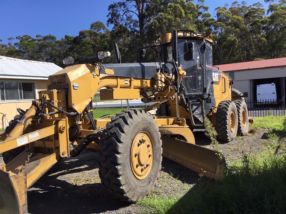 STARTECH  Dual Monitor Full Motion Arm, USB Hub and Audio Ports in Base, Mo