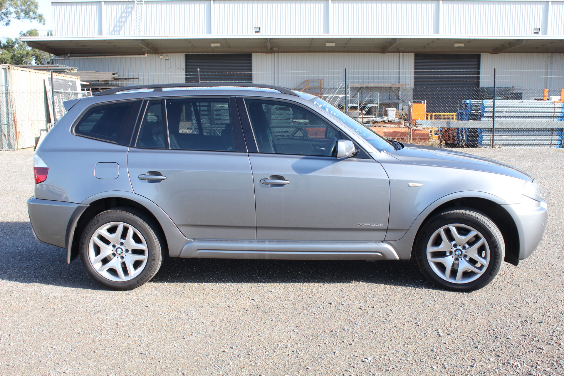 CALVIN KLEIN Must Convertible Camera Bag, Lion (GDB), K60K612901. RRP: $104