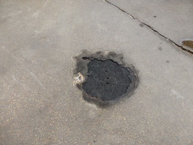 AMAZON BASICS Slim, Velvet, Non-Slip Suit Clothes Hangers, Ivory/Silver - P