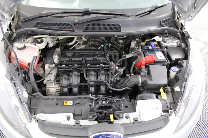 0.07 Carat round 2 white diamond