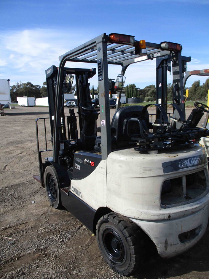 5.01ct TSW Natural Green Diamond Collection - Round Brilliant Cut