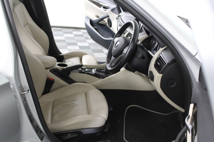 2 x 2XU Women's Sailing Short Sleeve Fibretech Tee, Size L, White/Reflectiv