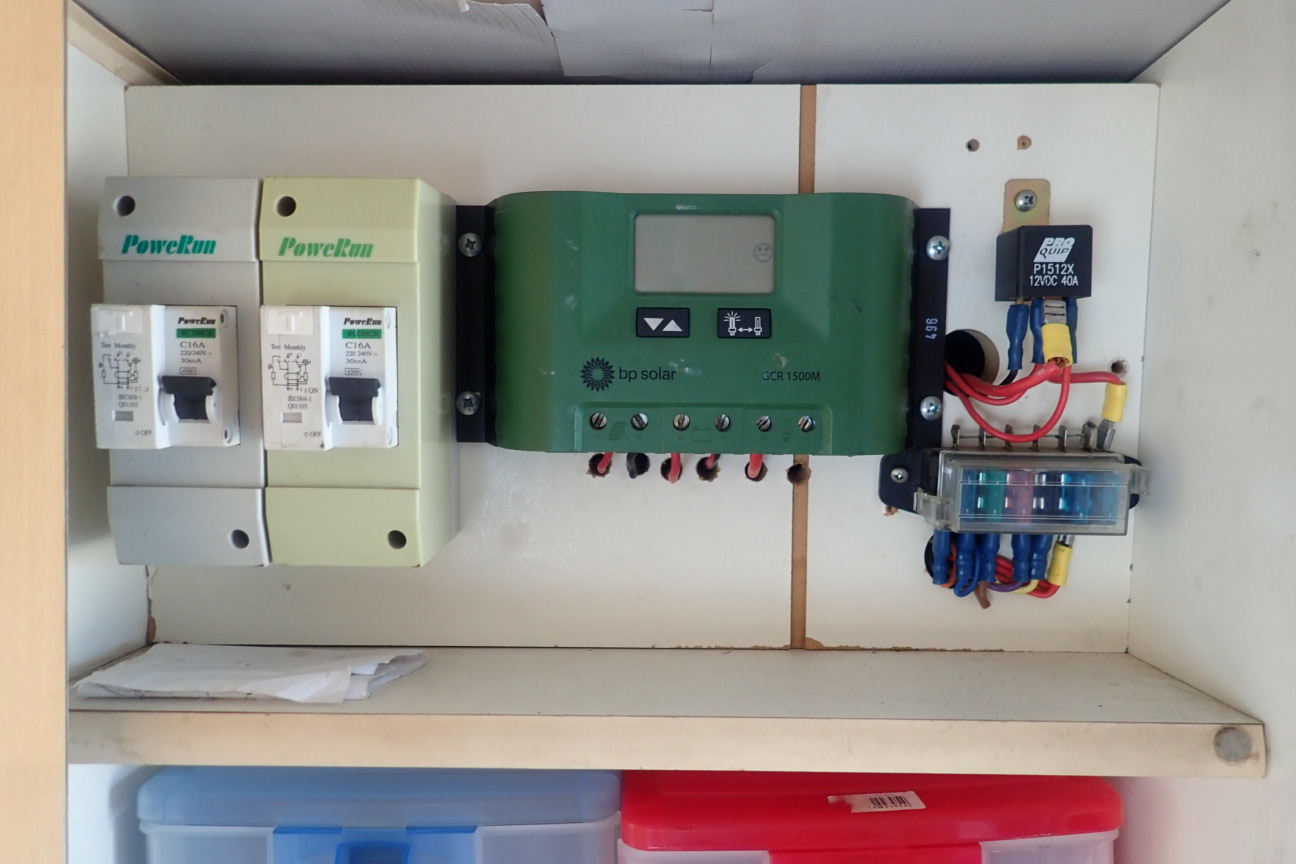 Wolf Blass Yellow Label Chardonnay (6x 750mL). SA