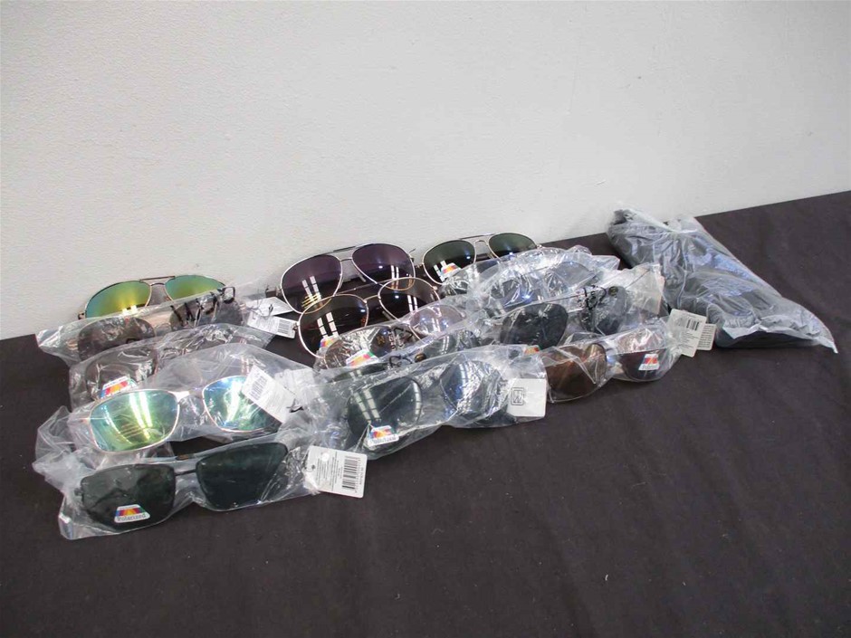 Solid 925 Sterling Silver 6mm Square Stud Earrings Featuring 2 Crystals