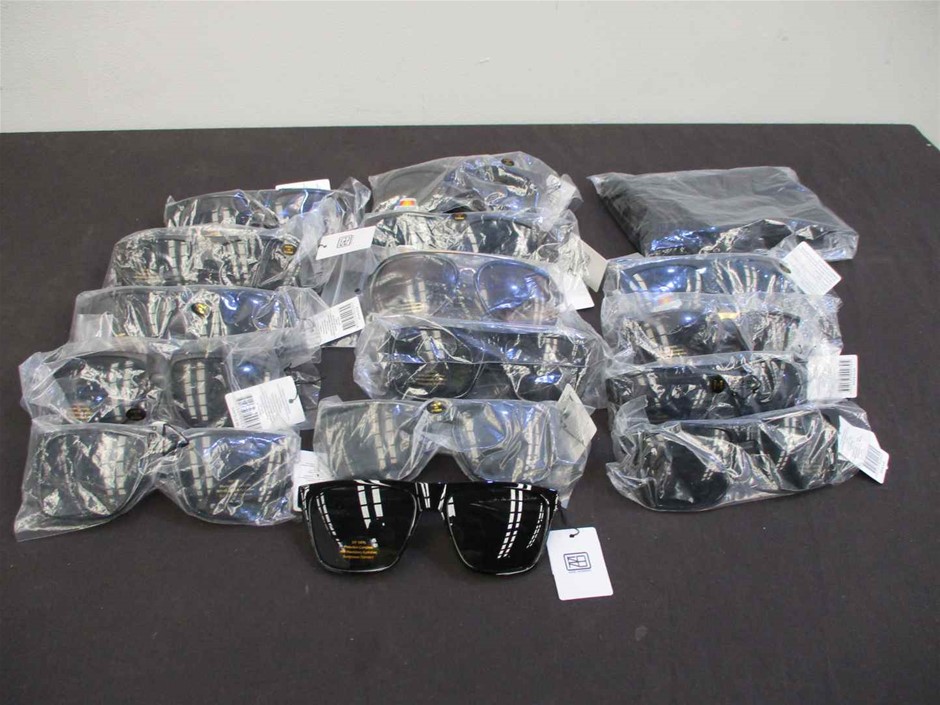 Designer Filigree Locket with Simulated Diamond Necklace in Silver