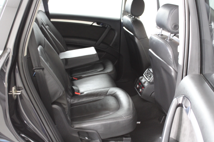 HUNTER Travel Pillow & Eye Mask 3-Piece Set, Black. NB: Damaged packaging.