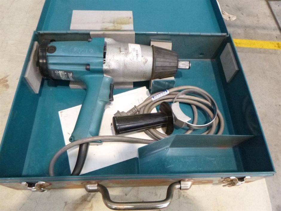 O-CEDAR ProMist MAX Microfiber Spray Mop with Refill. NB: Damaged Box.