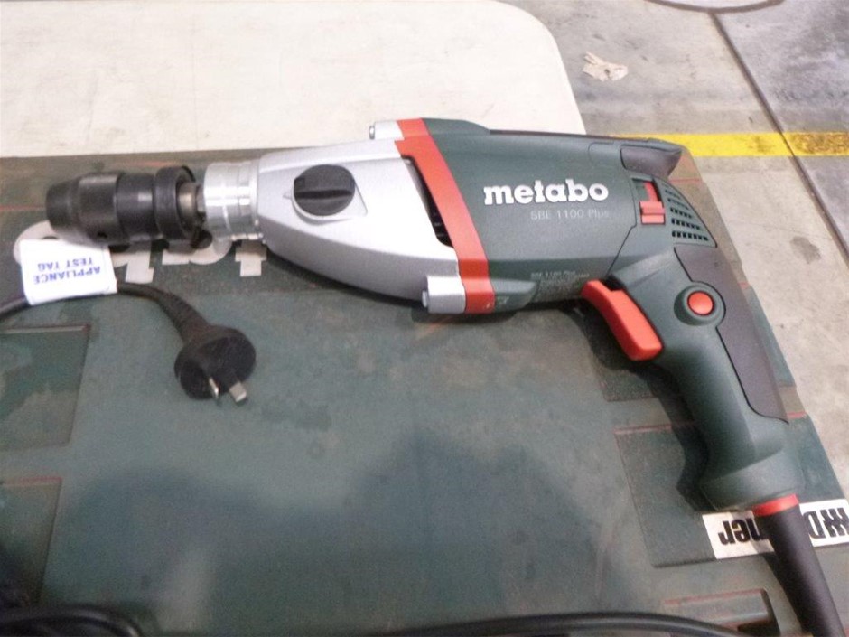 CLASSICA Granite Mortar and Pestle, 15 cm, Grey. NB: Pestle broken.