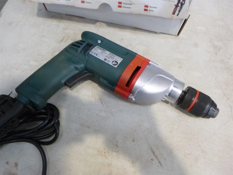 9 x Assorted Microwaves, 7 x PANASONIC (Inverter Flatbed 27L, NN-SF574S), 1