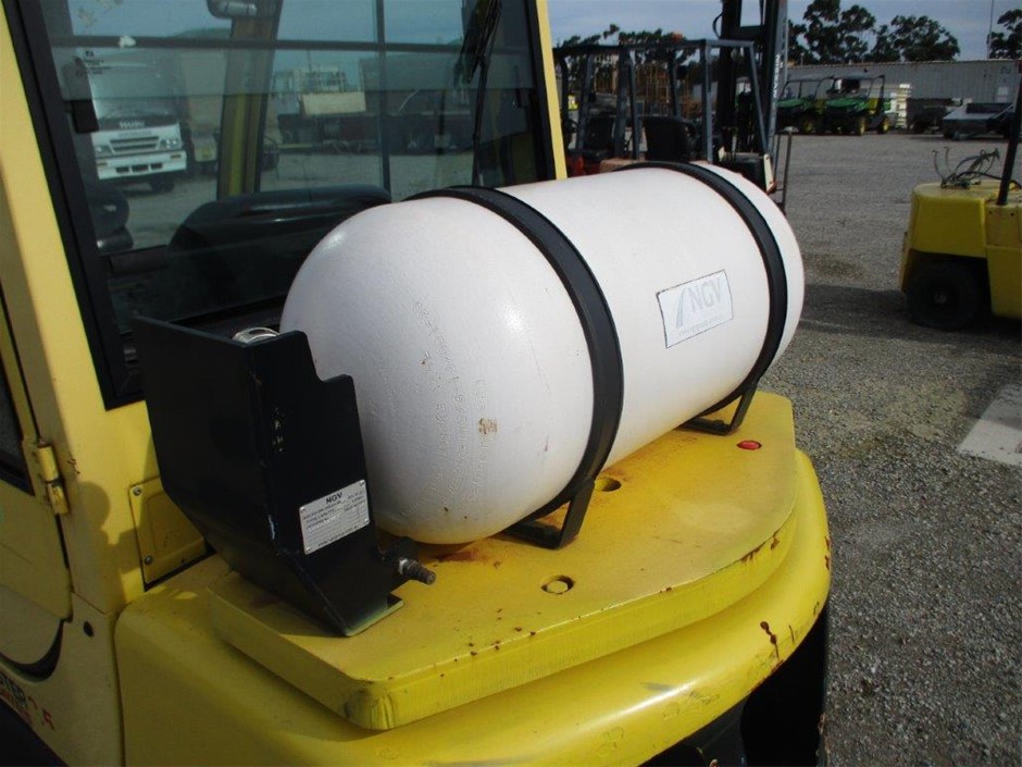 Wolf Blass Red Label Cabernet Merlot (6x 750mL).