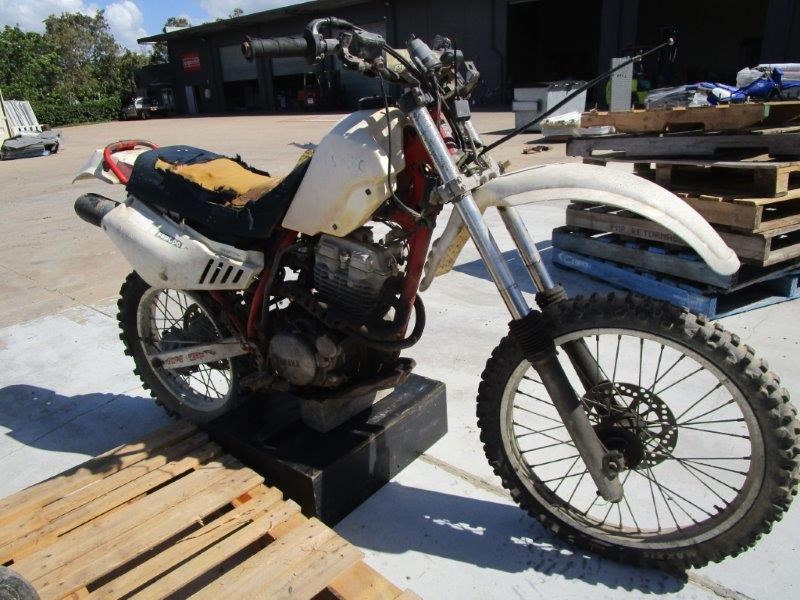 ADIDAS Men's Breaknet 3.0 Shoes, Size US10.5, White, JR3553.  Buyers Note -