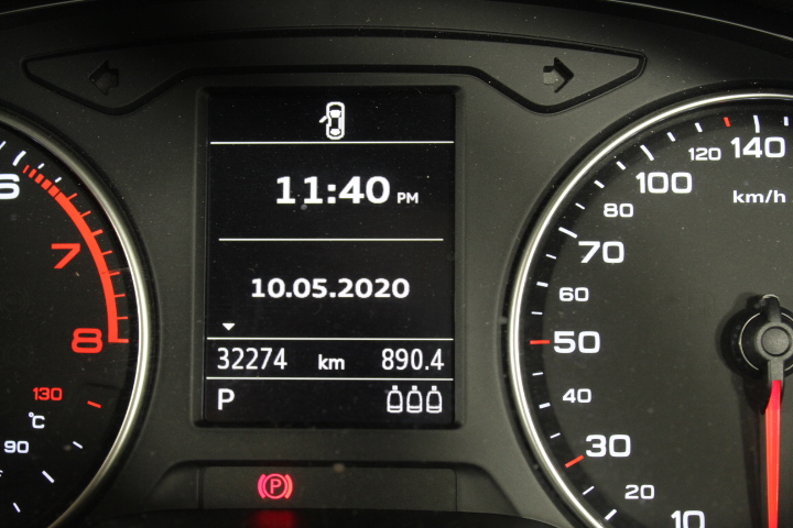 SIGNATURE Men's Comfort Trainers, Size US11 / UK10, White. NB: left shoe la