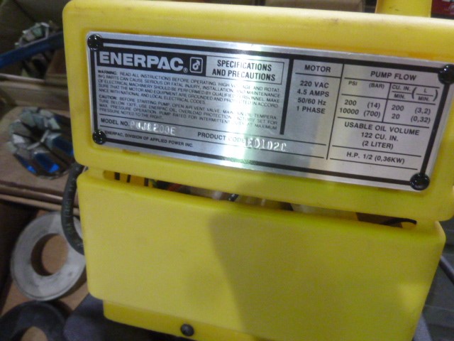 Little Giant Shiraz (6x 750mL).