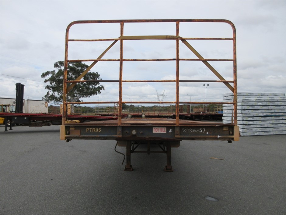 <p>RCM Ride On Floor Sweeper</p>