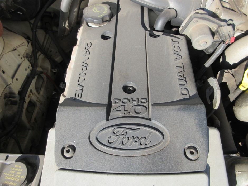 7-8mm White Pearls & Gold Plated Rhinestone Necklace.