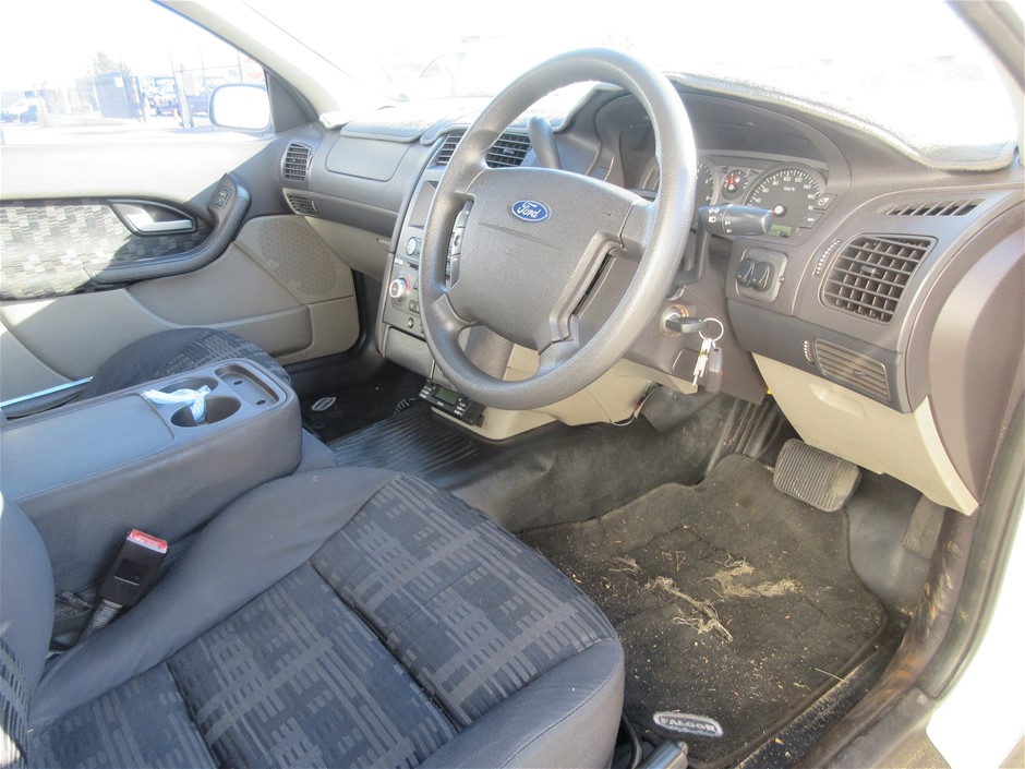 6-7mm White Pearl & Rhinestone Real 18k Gold Plated Bracelet