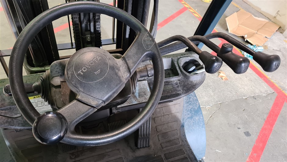 Solid 925 Sterling Silver 6mm Stud Earrings 2 Crystals by Swarovski®