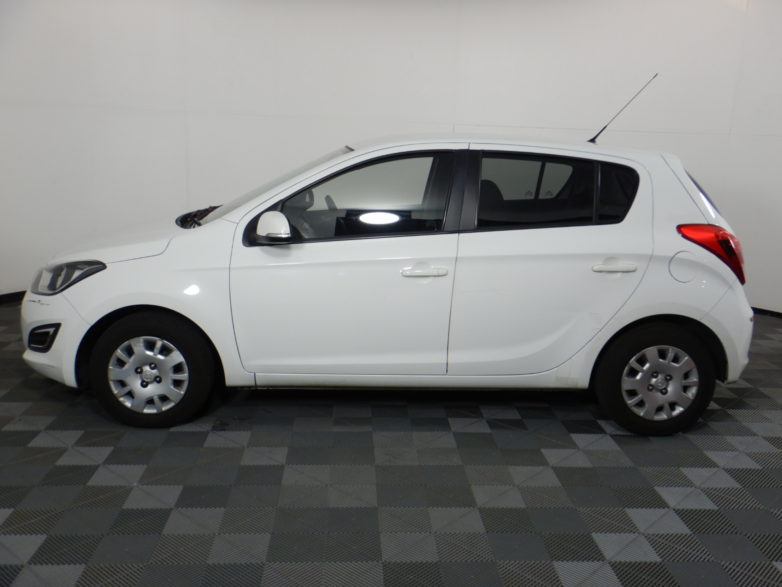 Stunning Rhodium Plated Simulated Diamond Ring - US Size 7