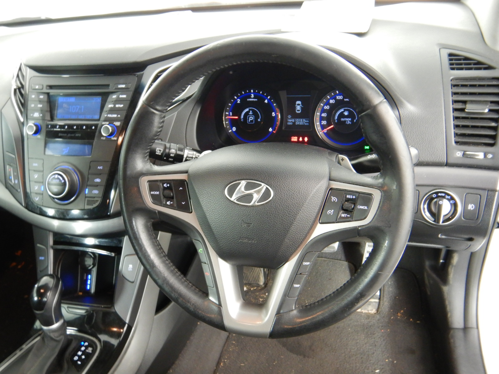 Stunning Rhodium Plated Champagne Crown Heart Ring - US Size 6