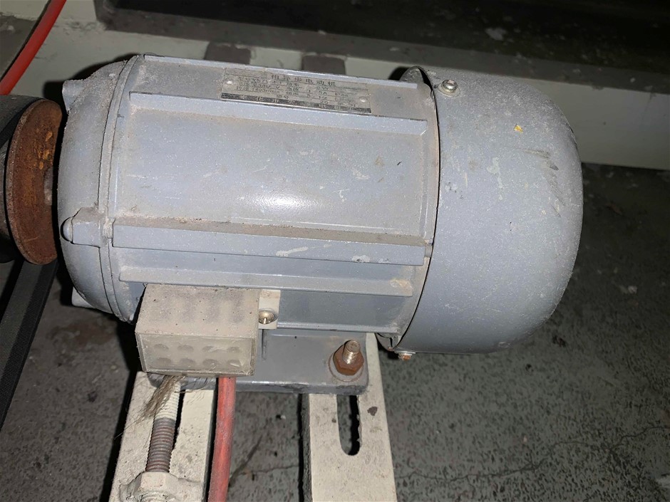 100.31 carat 11 Ethiopian opals with retail valuations $12,037