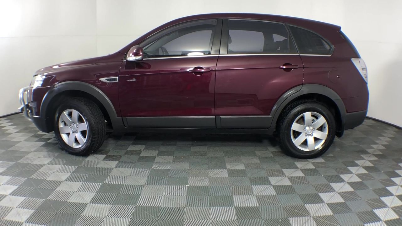 4.75ct Round Treated Black Dia. & Dia. 0.44ct Eighty Two Stones Round F-G/V