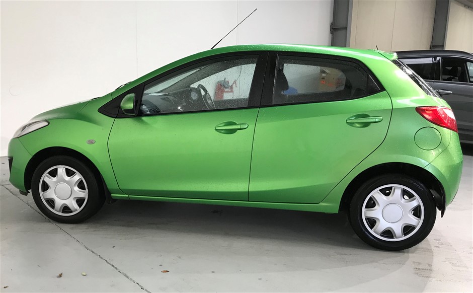 ASUS ZenBeam Latte L1 Portable LED Projector – 300 Lumens, 720p, Sound by H