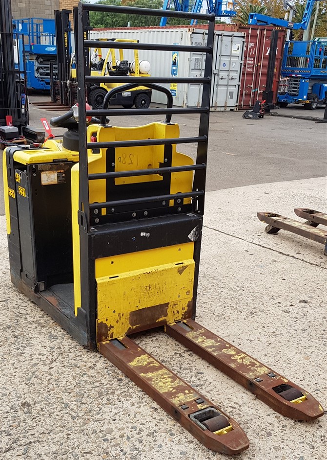 25cm x 25cm AAA Top Grade Cream Nappa Lambskin Piece, Remnant Skin, Crafts,