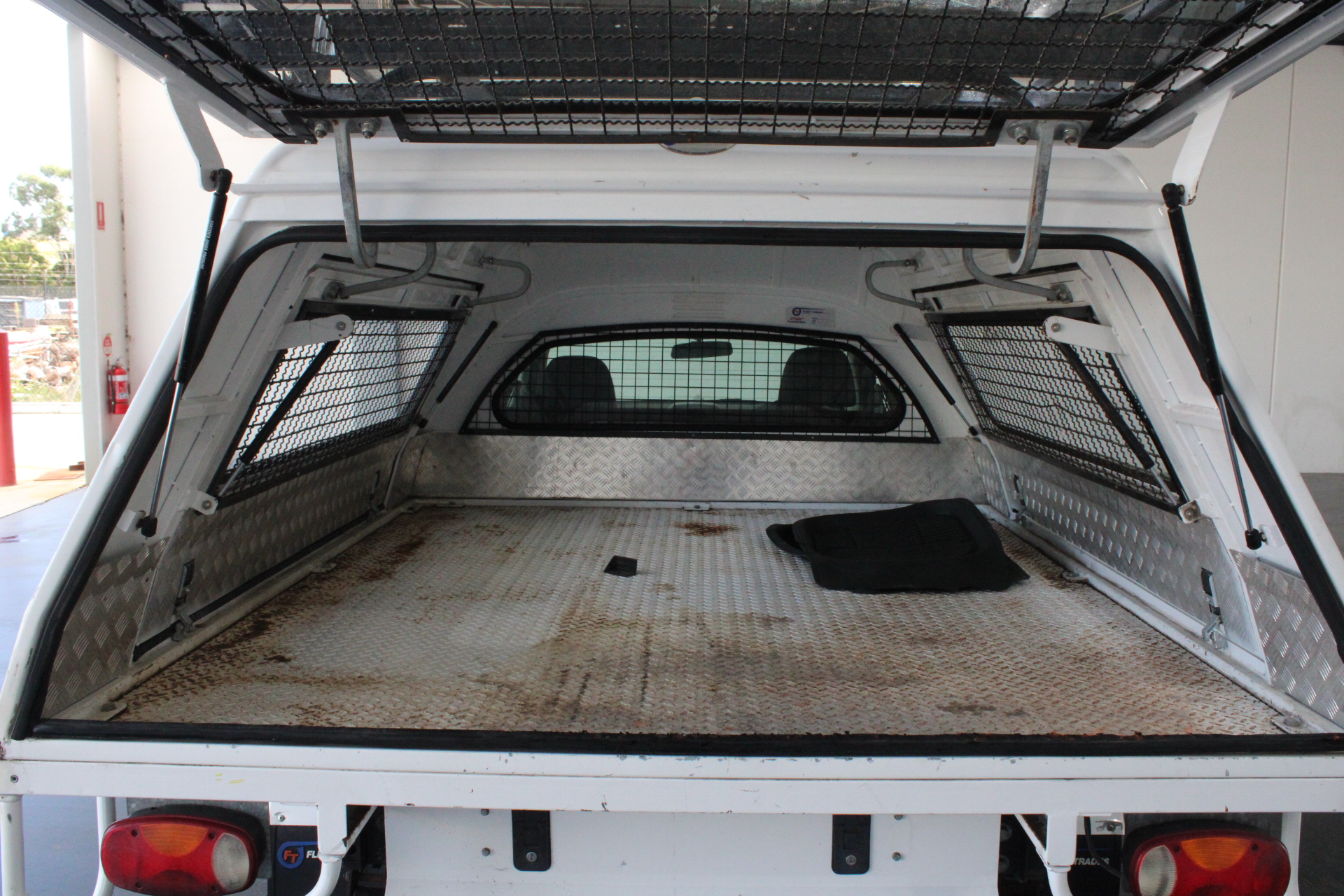 1966 AUSTRALIA FIRST & LAST QUEEN ELIZABETH SILVER ROUND FIFTY CENTS